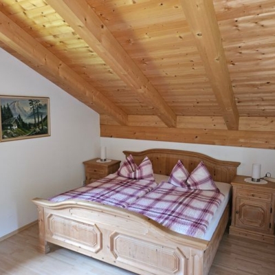 Das Bild zeigt das erste Schlafzimmer