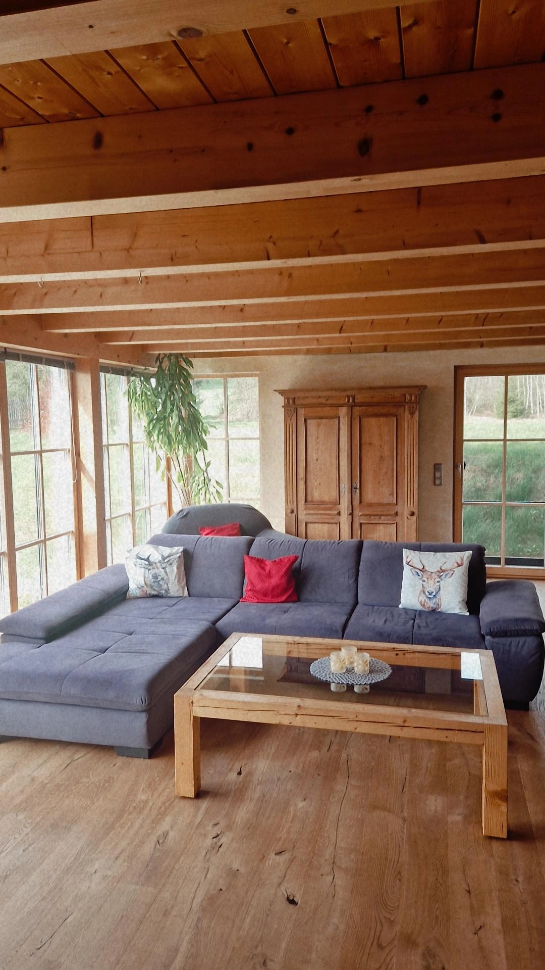 Das Bild zeigt das Wohnzimmer des Ferienhauses Faistenau