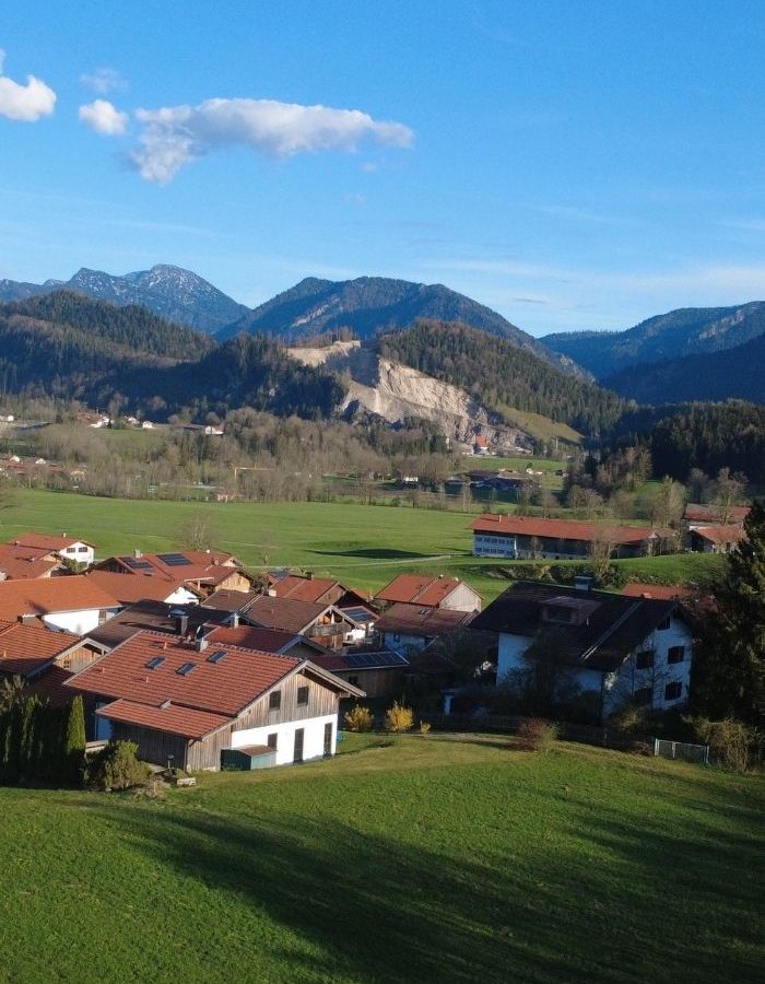 Auf dem Bild ist das Ferienhaus Faistenau zu sehen Eingebettet in die bayerischen Alpen